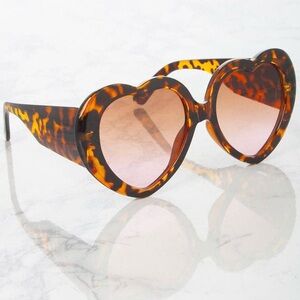 Heart Shaped Leopard Sungla